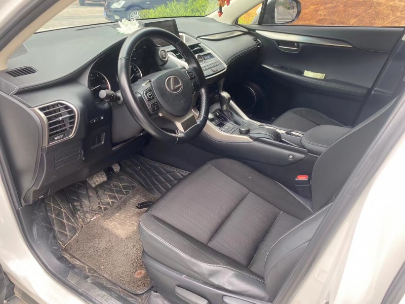 广州17年雷克萨斯NX4