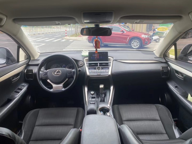 广州17年雷克萨斯NX7