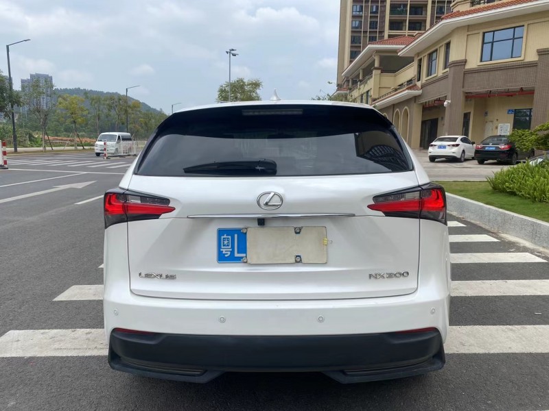 广州17年雷克萨斯NX9