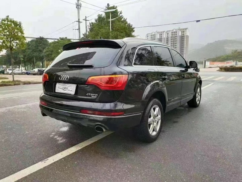 黃岡13年奧迪Q77