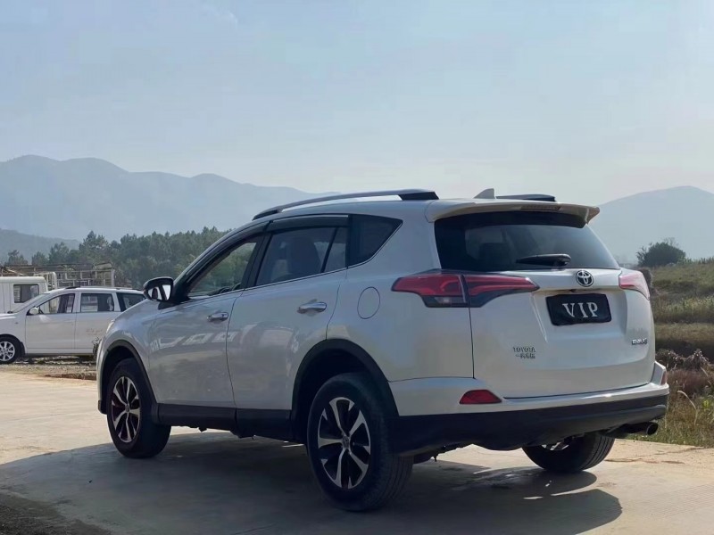 昆明16年豐田RAV4榮放6
