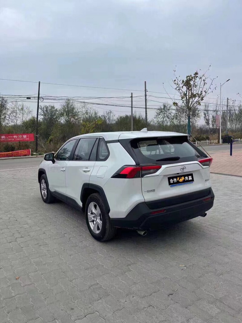 滄州21年豐田RAV4榮放5