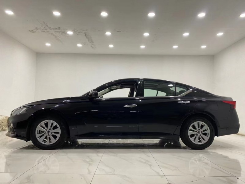 成都19年日產天籟8