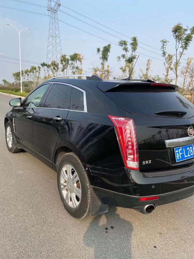 阜陽10年凱迪拉克SRX7