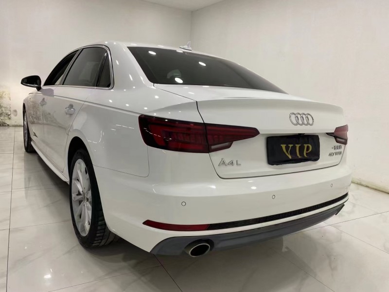 成都18年奧迪A4L8