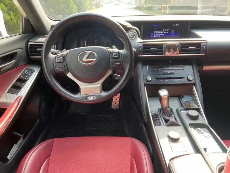 淄博18年雷克萨斯IS5