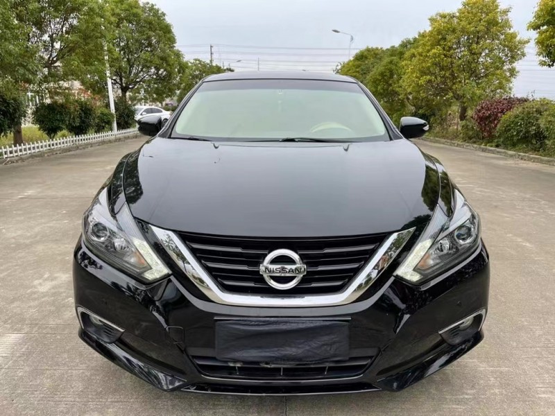 鹽城17年日產天籟1
