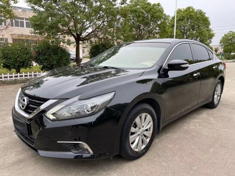 鹽城17年日產天籟3