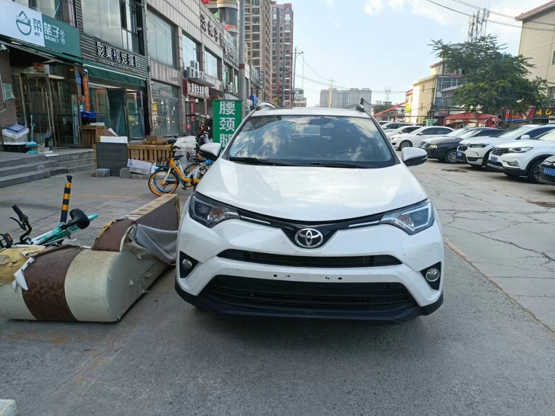 上饒18年豐田RAV41