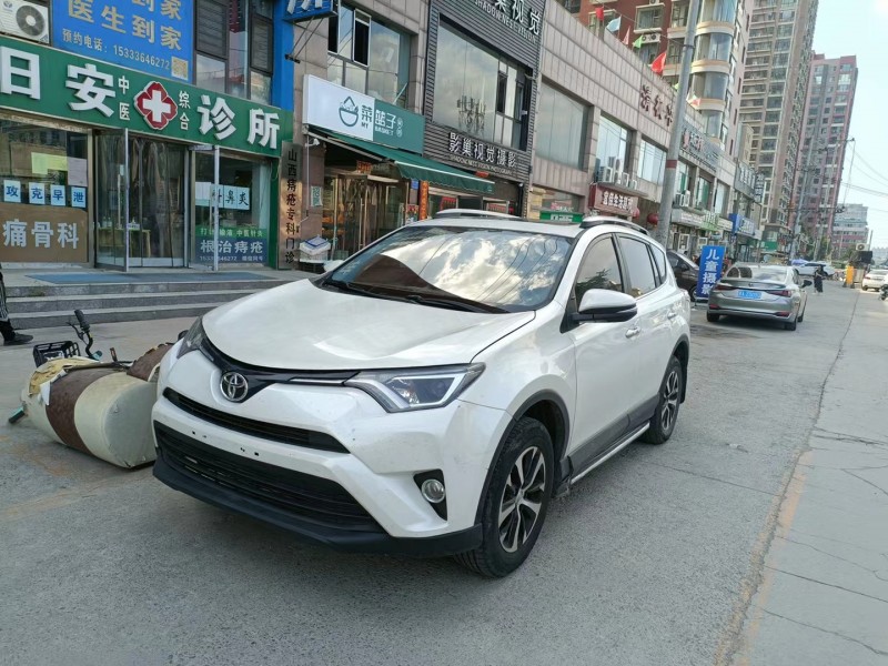 上饒18年豐田RAV42