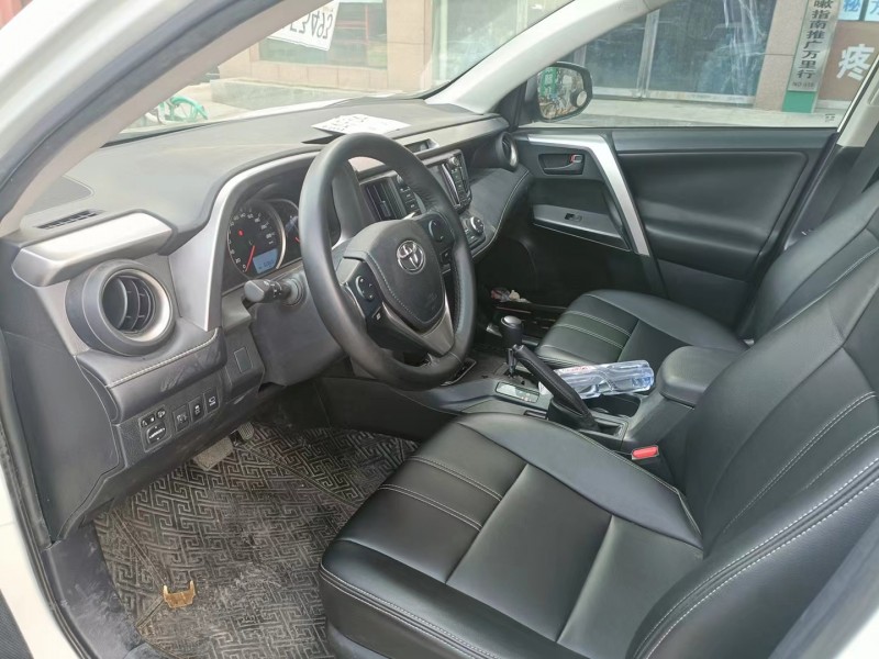 上饒18年豐田RAV44