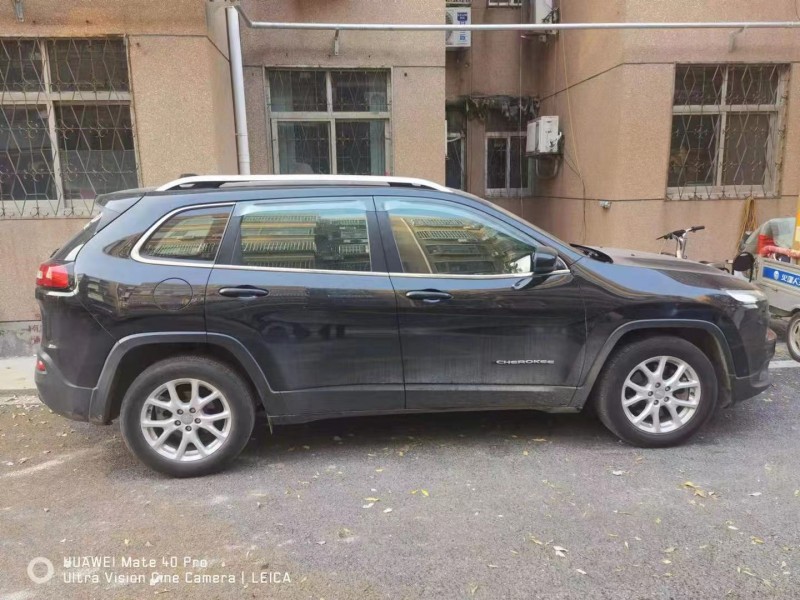 濟南16年Jeep自由光2