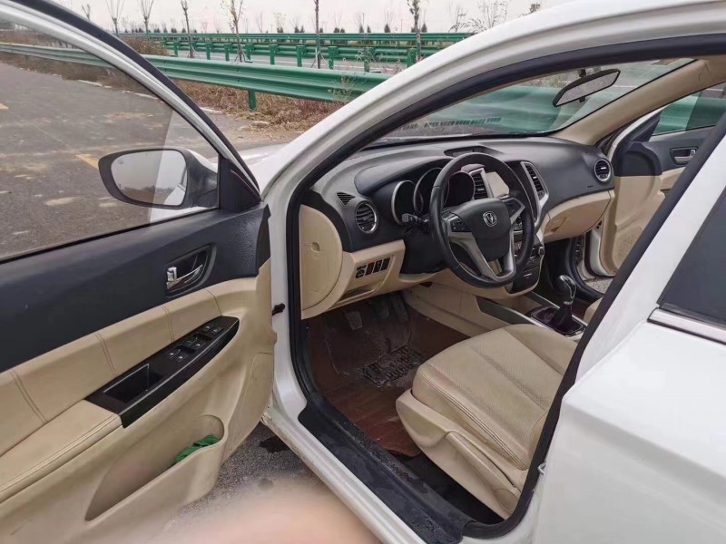唐山15年長安汽車逸動5
