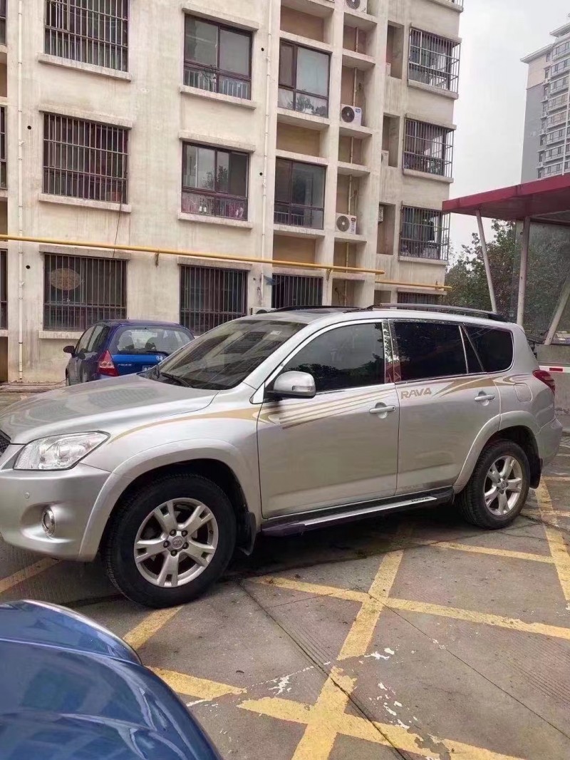 青島12年豐田RAV48