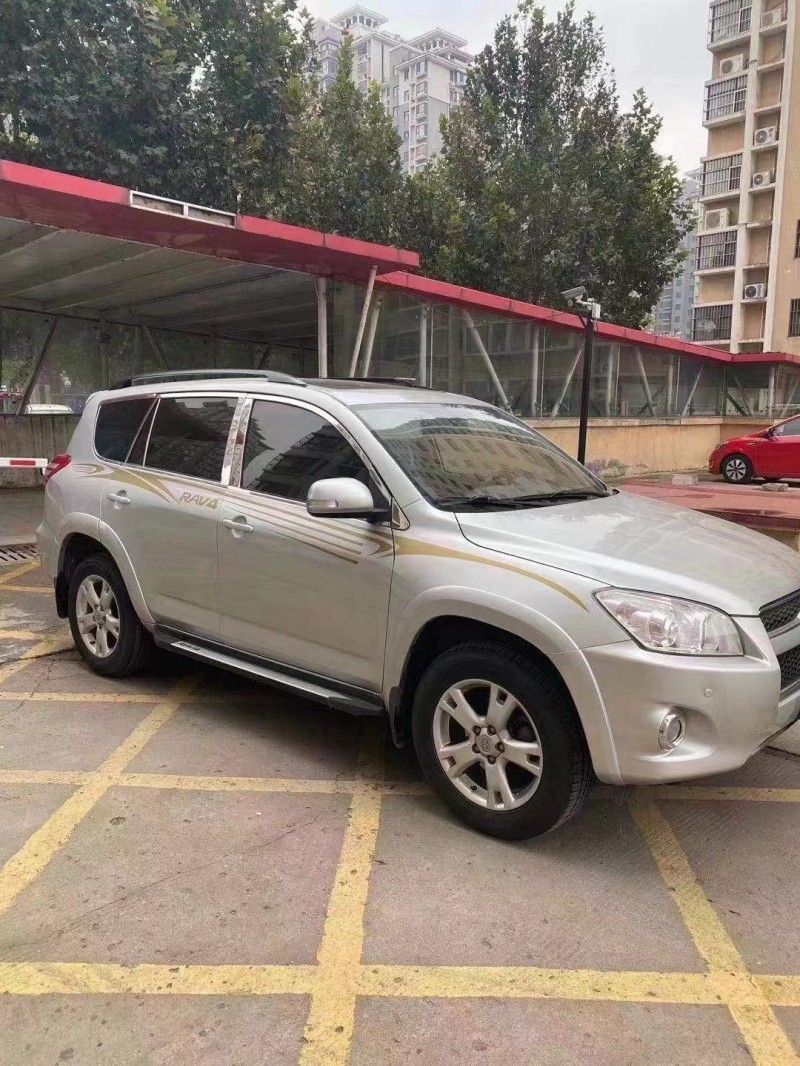 青島12年豐田RAV47