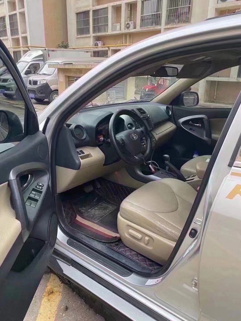 青島12年豐田RAV46