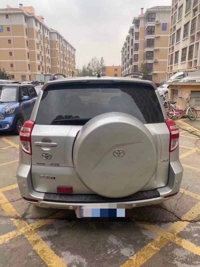 青島12年豐田RAV42
