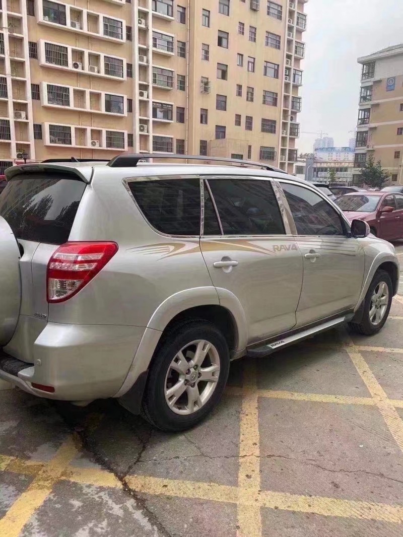 青島12年豐田RAV41