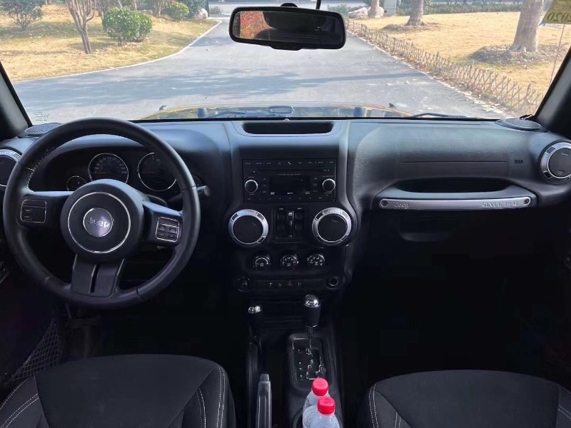 新鄉16年Jeep牧馬人6