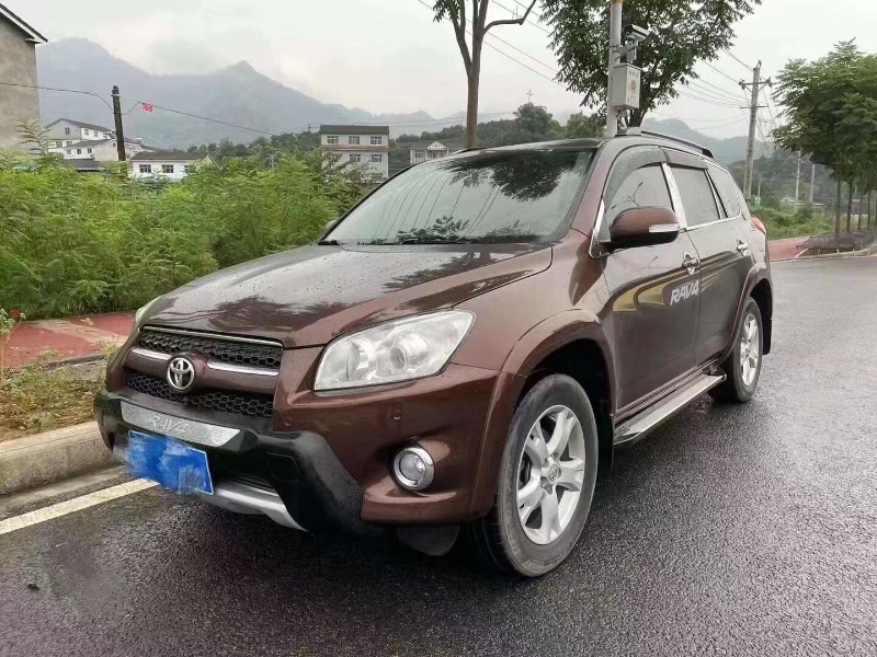 孝感13年豐田RAV46