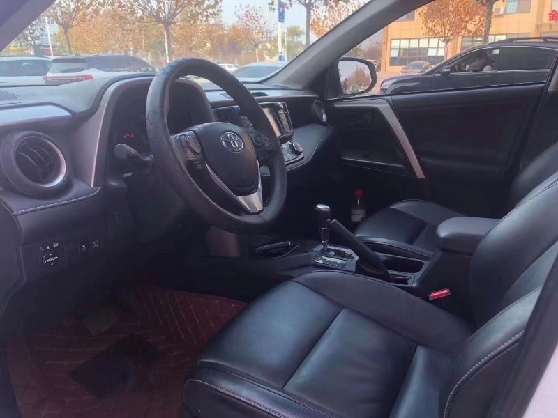 威海19年豐田RAV4榮放1