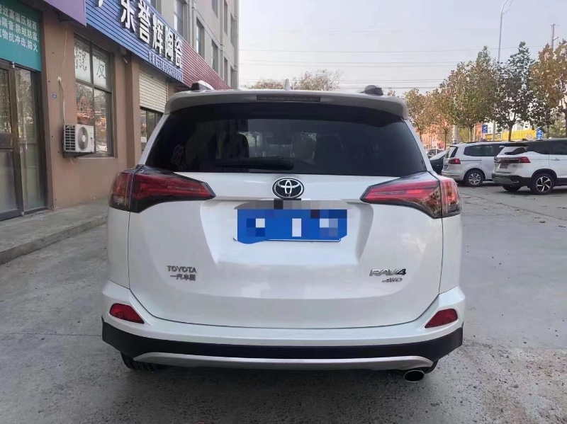 威海19年豐田RAV4榮放8