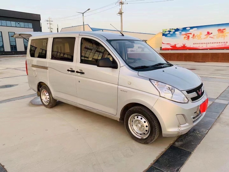 威海19年五菱汽車榮光V3