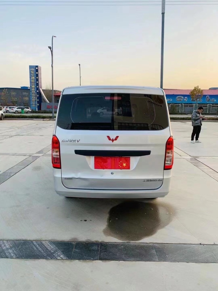 威海19年五菱汽車榮光V7