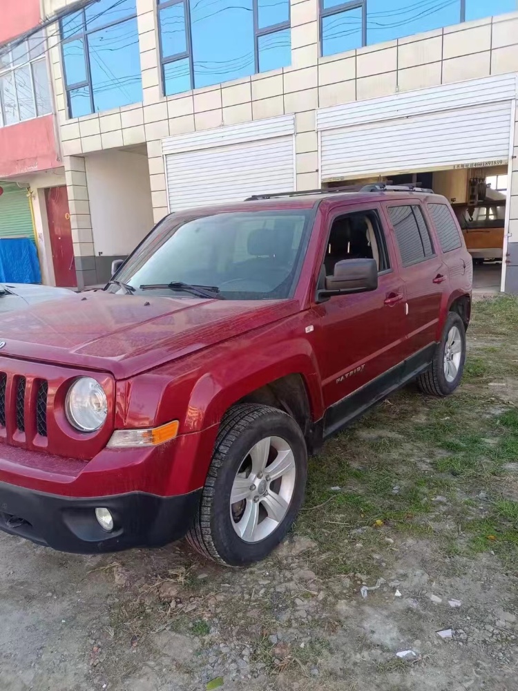 銅陵13年Jeep自由光1