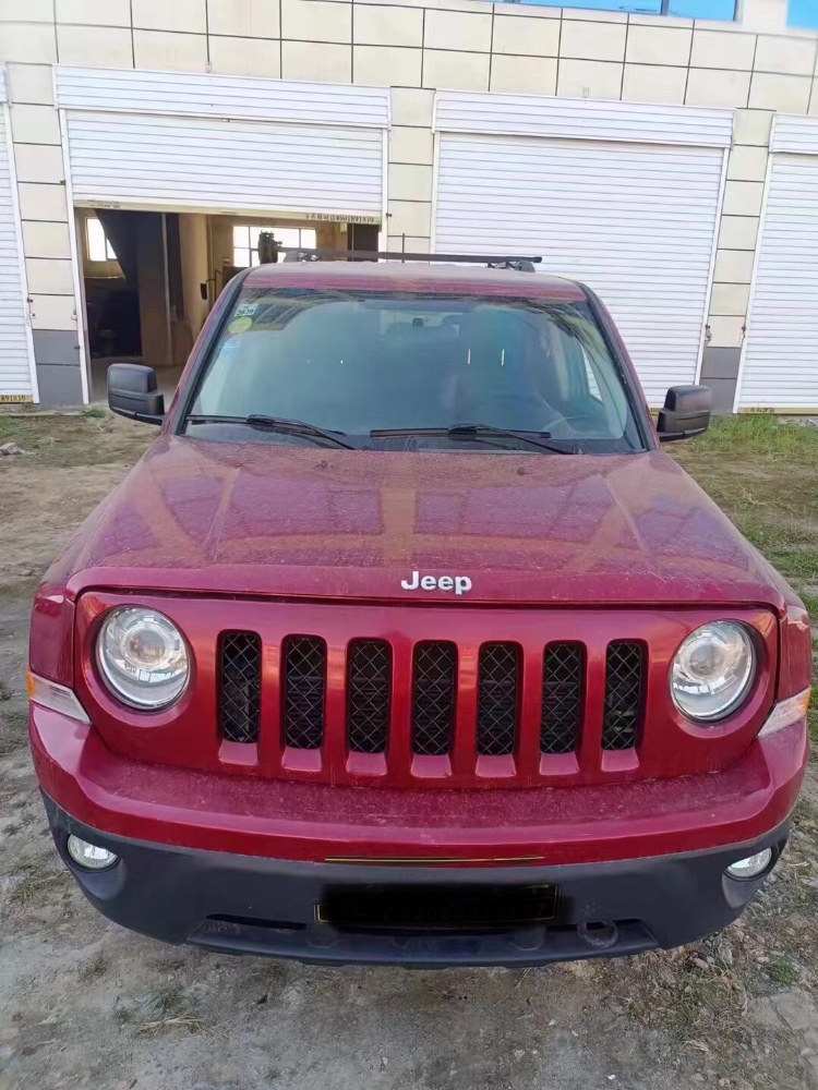銅陵13年Jeep自由光2