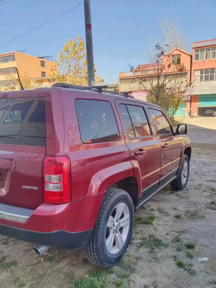 銅陵13年Jeep自由光6