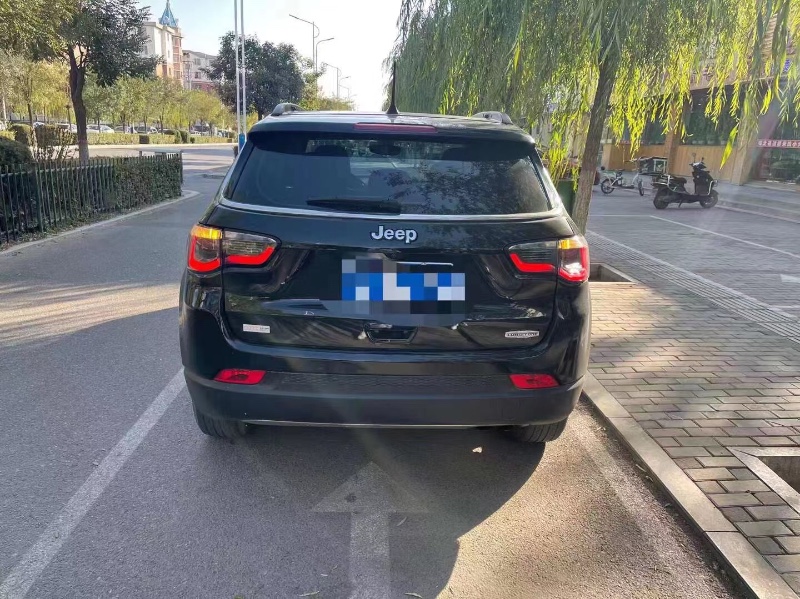 包頭17年Jeep指南者1