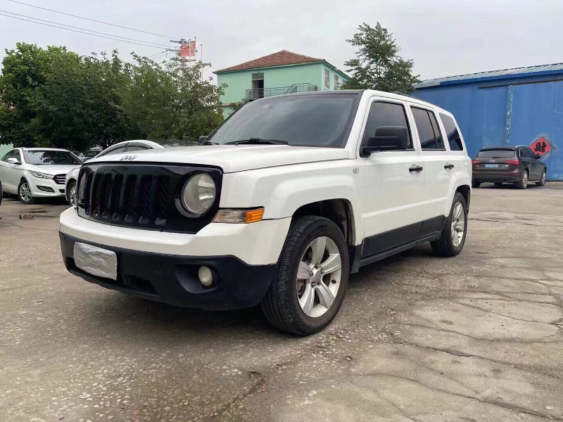 濟寧12年Jeep自由客8