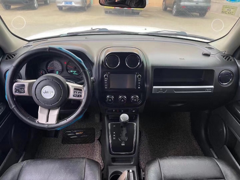 濟寧12年Jeep自由客6