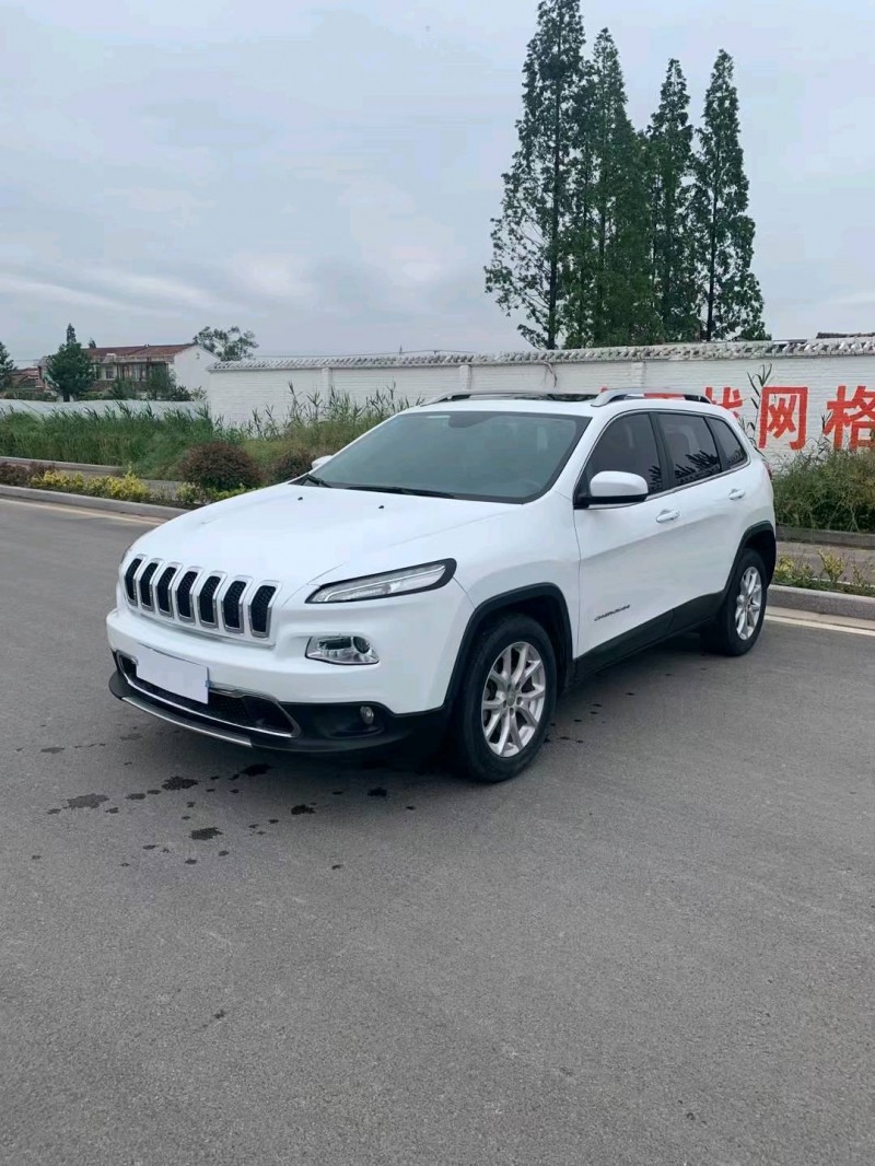 宿遷18年Jeep自由光2