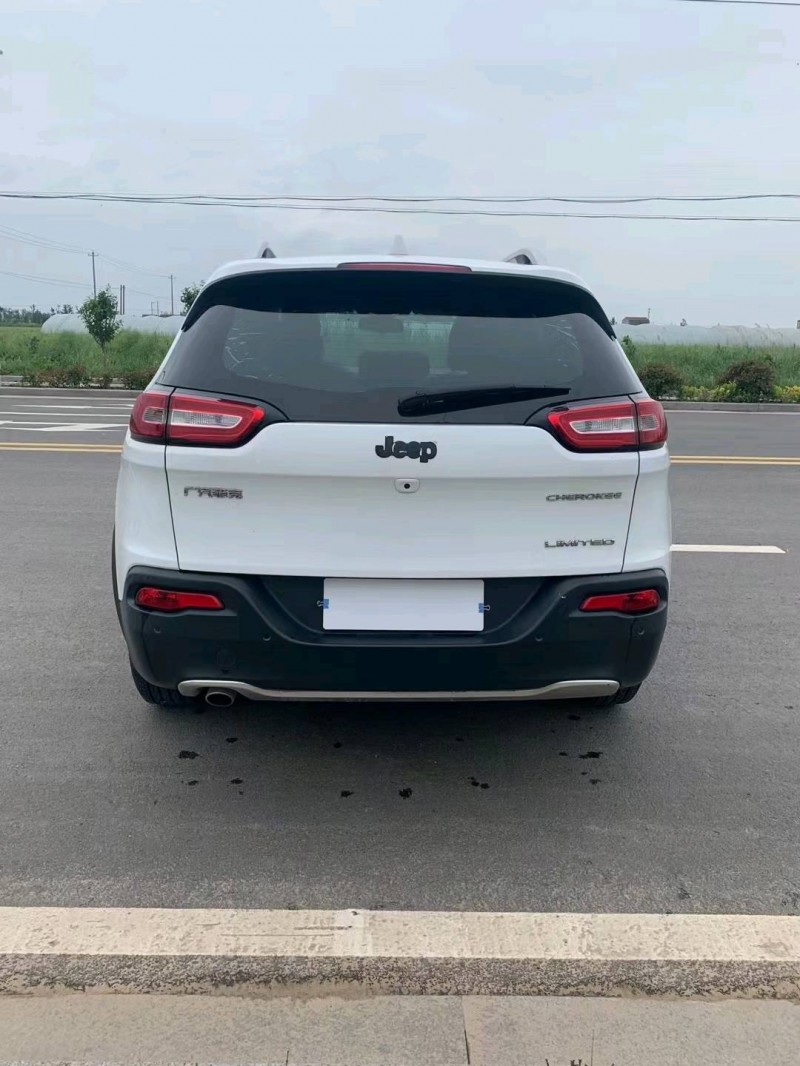 宿遷18年Jeep自由光9