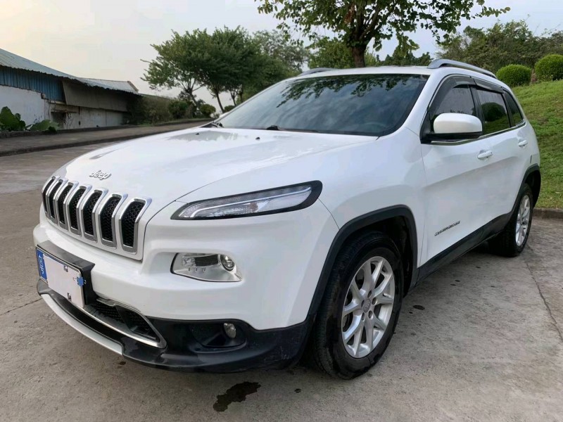 江門17年Jeep自由光2
