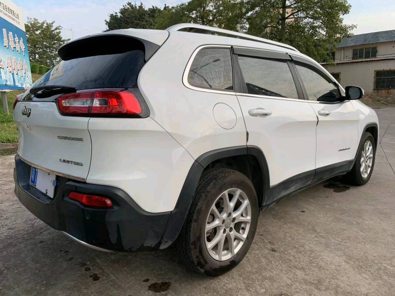 江門17年Jeep自由光5