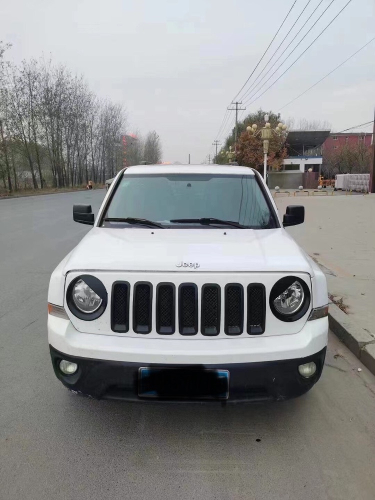 日照12年Jeep自由客1