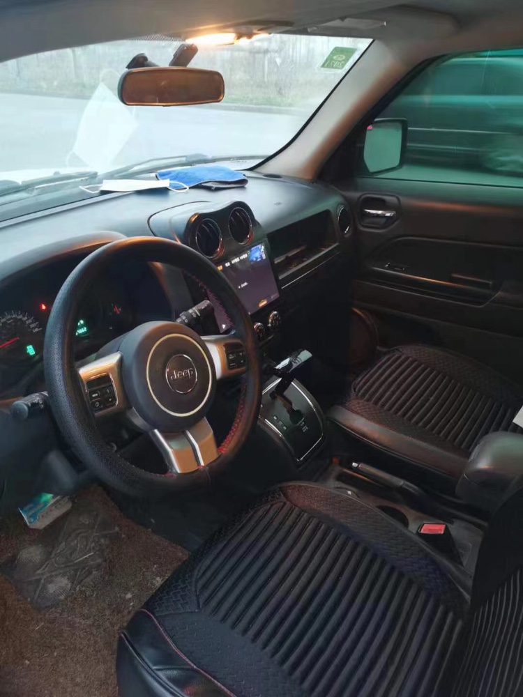 日照12年Jeep自由客4