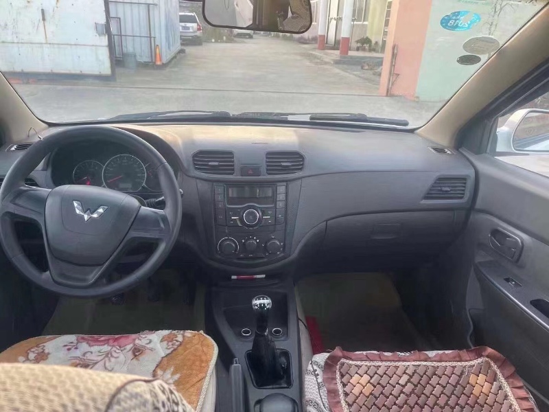 煙臺15年五菱汽車宏光4