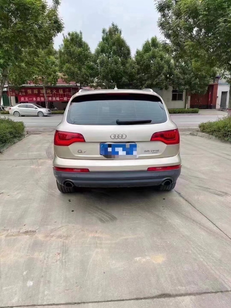濟寧13年奧迪Q74