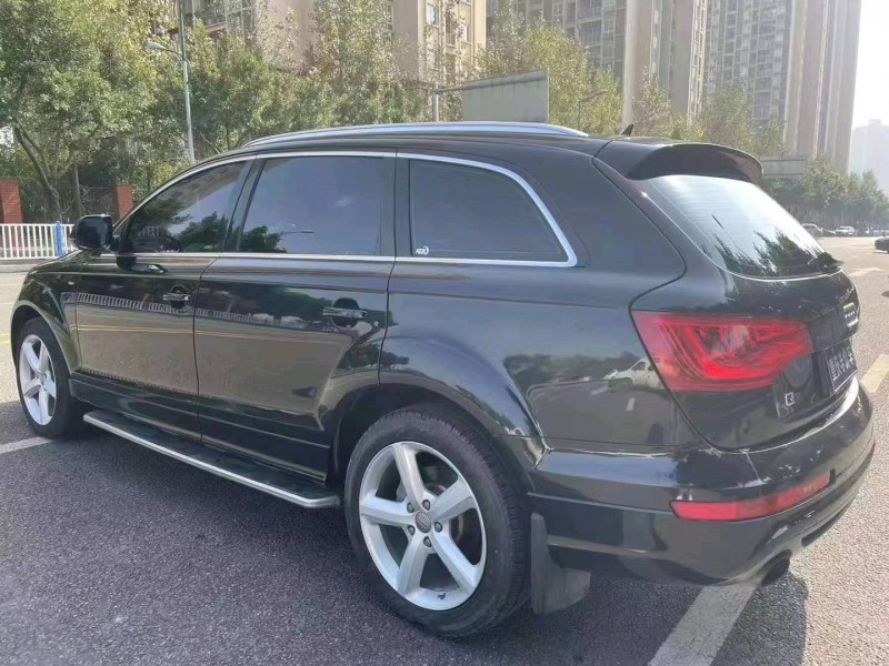 重慶13年奧迪Q78