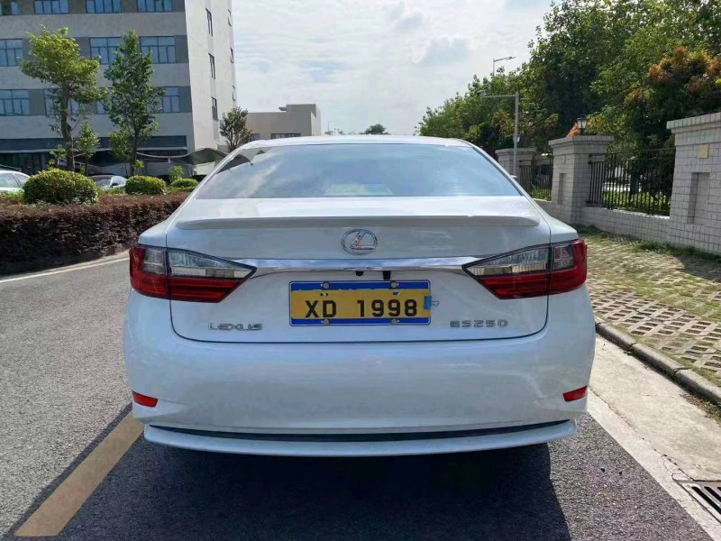中山17年雷克萨斯ES2