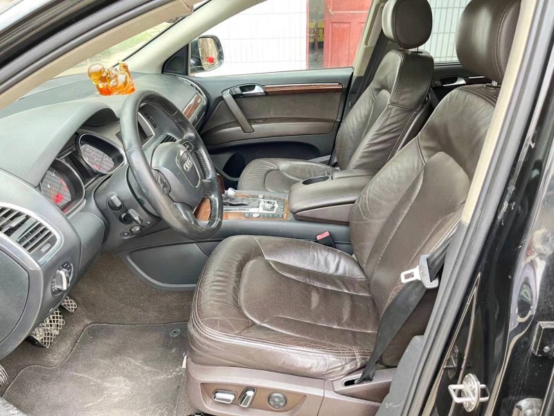 济宁11年奥迪Q76