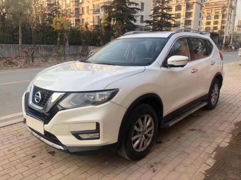 東營17年日產奇駿2