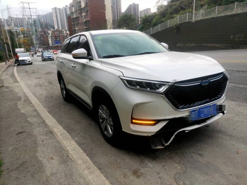 貴陽20年長安汽車歐尚8
