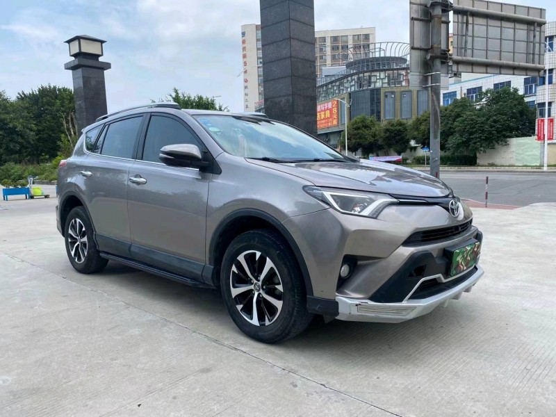 東莞17年豐田RAV4榮放2