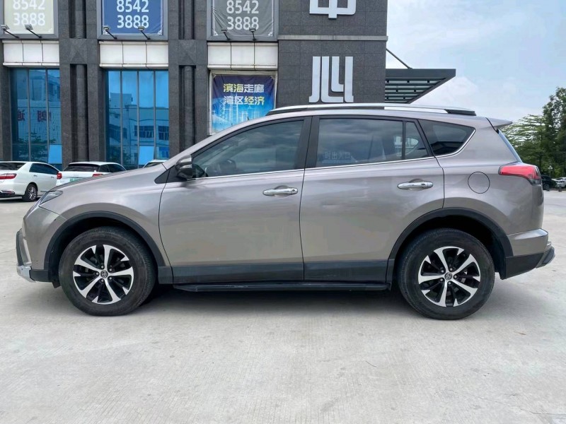 東莞17年豐田RAV4榮放4