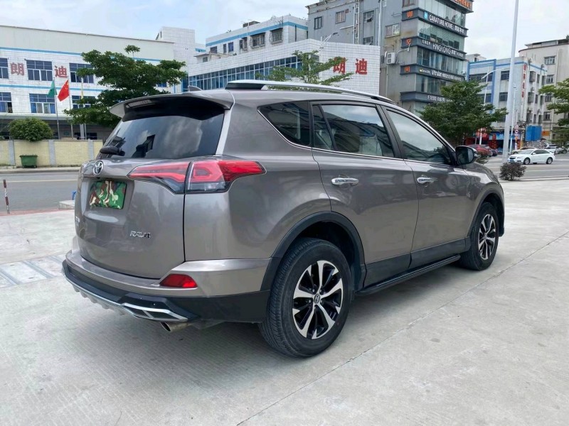 東莞17年豐田RAV4榮放8